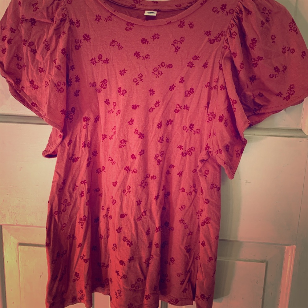 Slightly worn, Old Navy T-Shirt w/large sleeves